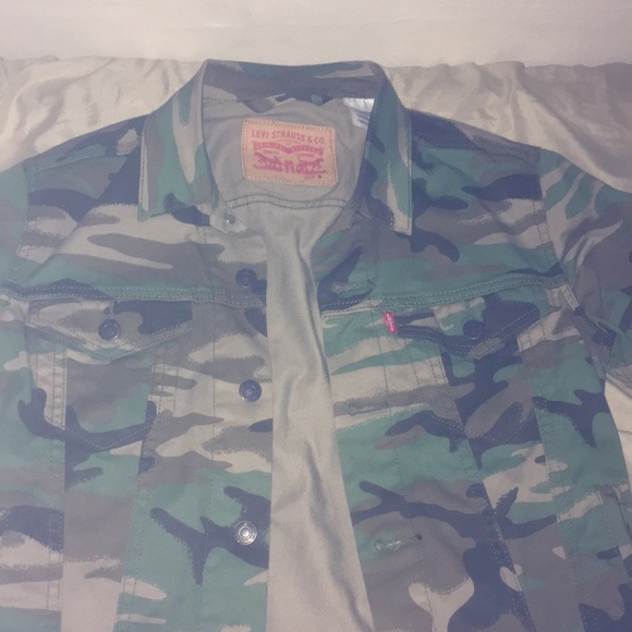 levi's camo denim jacket